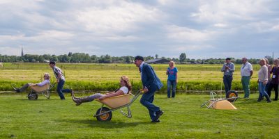 Kruiwagenrace boerenspellen en poldersport | Boerderij De Boerinn