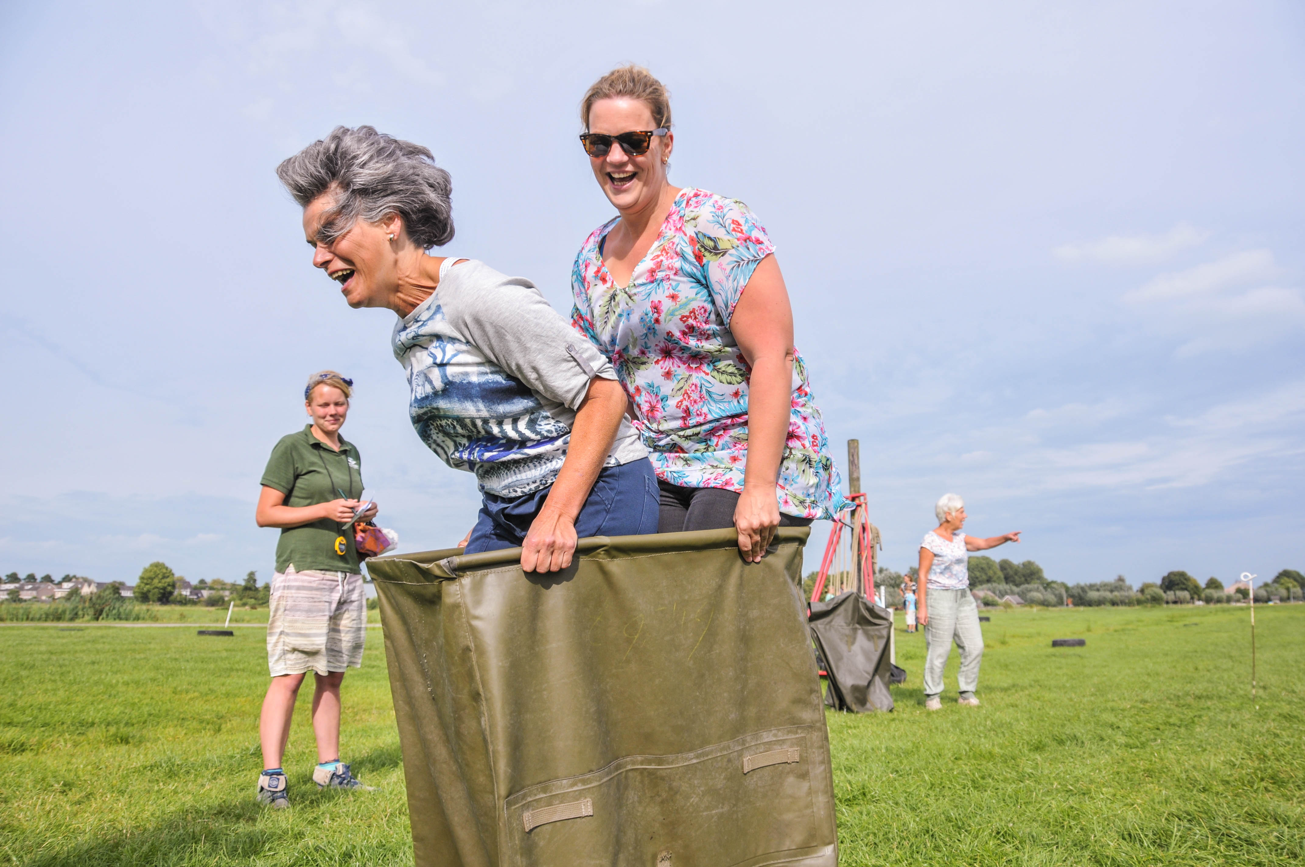 Duo-zaklopen boerenspellen poldersport bij Boerderij De Boerinn