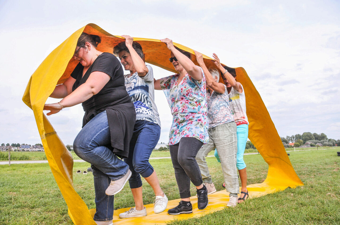 Race boerenspellen poldersport bij Boerderij De Boerinn