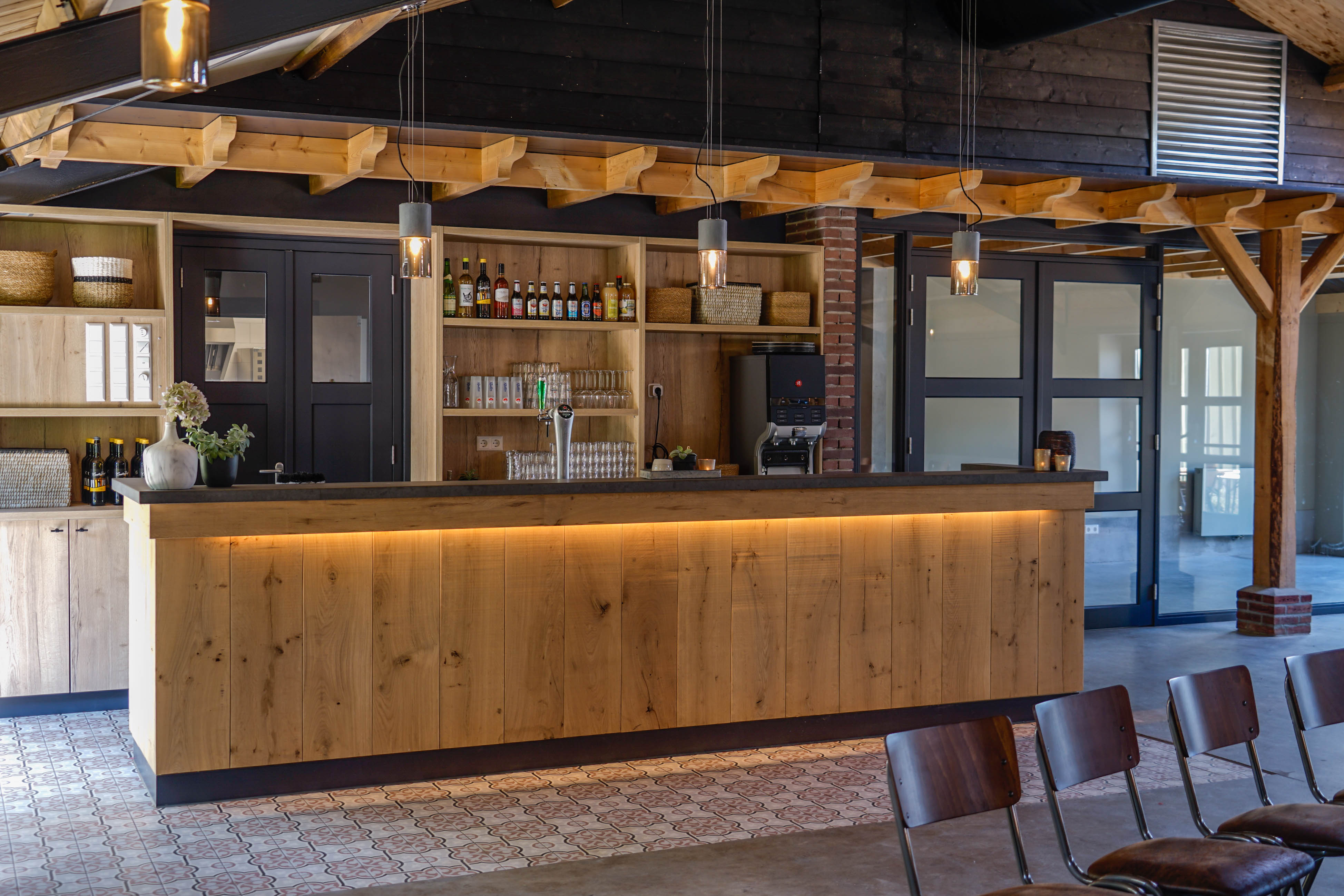 De bar van de vergaderruimte het Karnhuis
