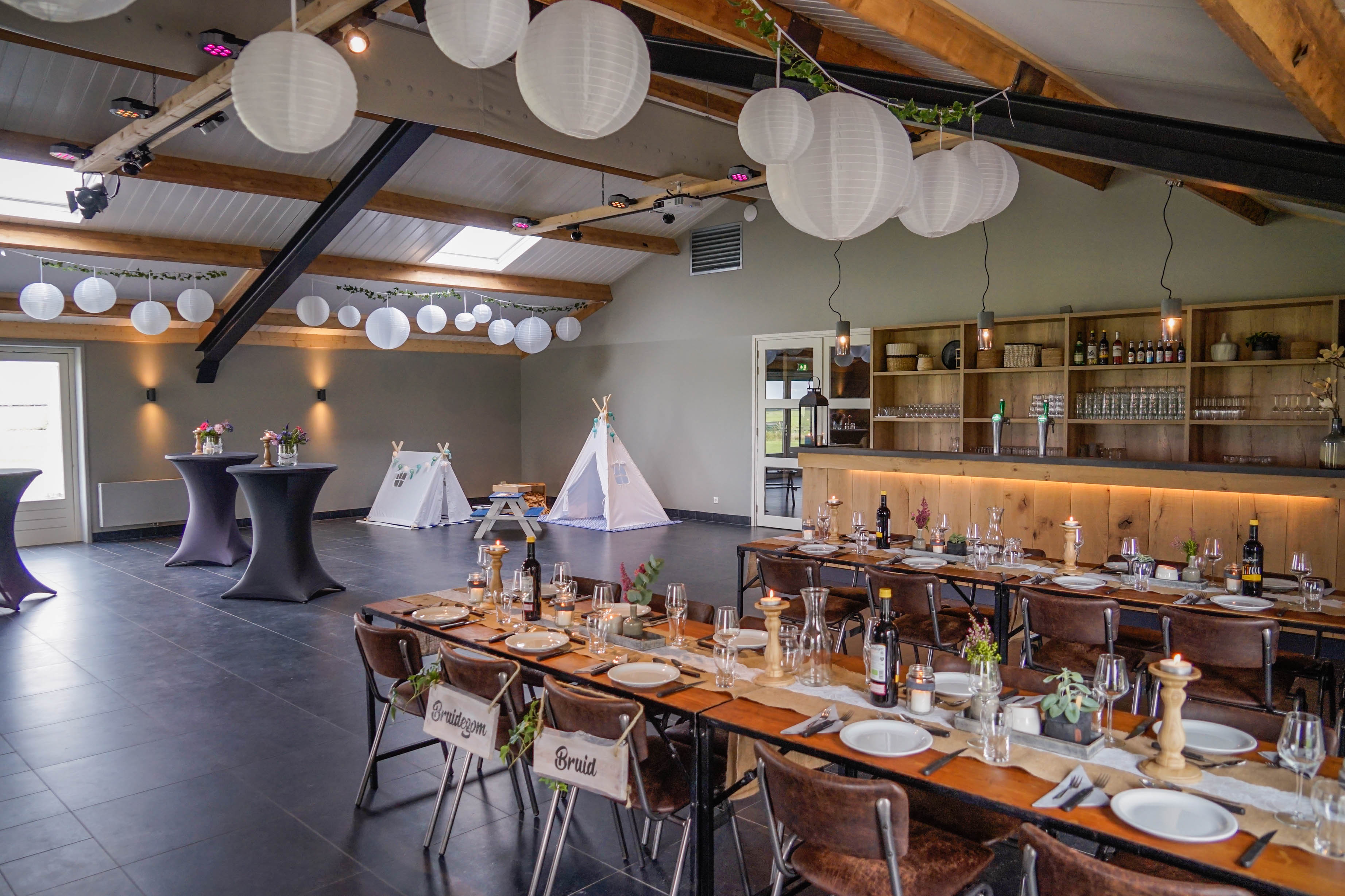 Feestvieren in de zaal het Grechthuis | Boerderij de Boerinn