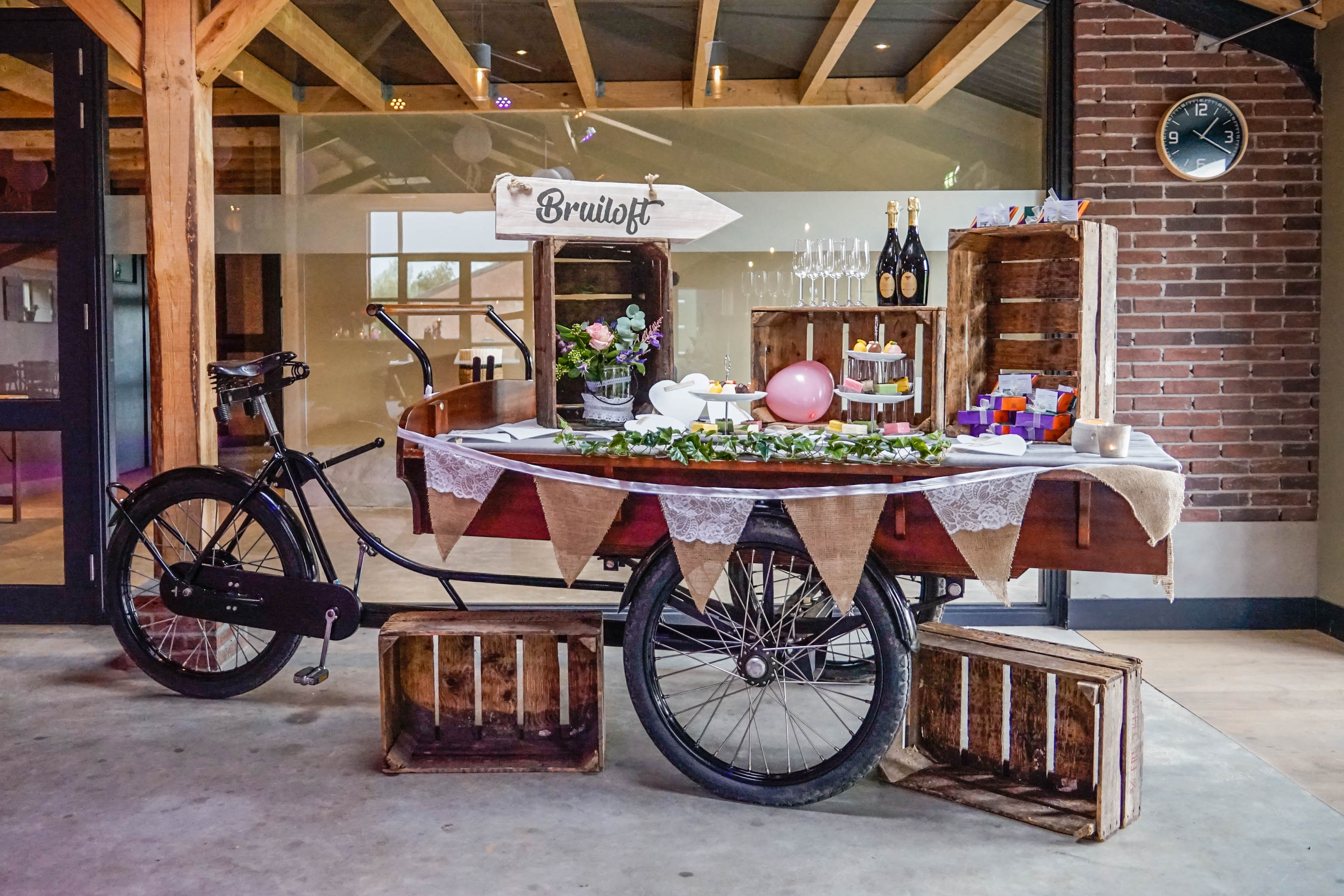 Bakfiets als cadeautafel