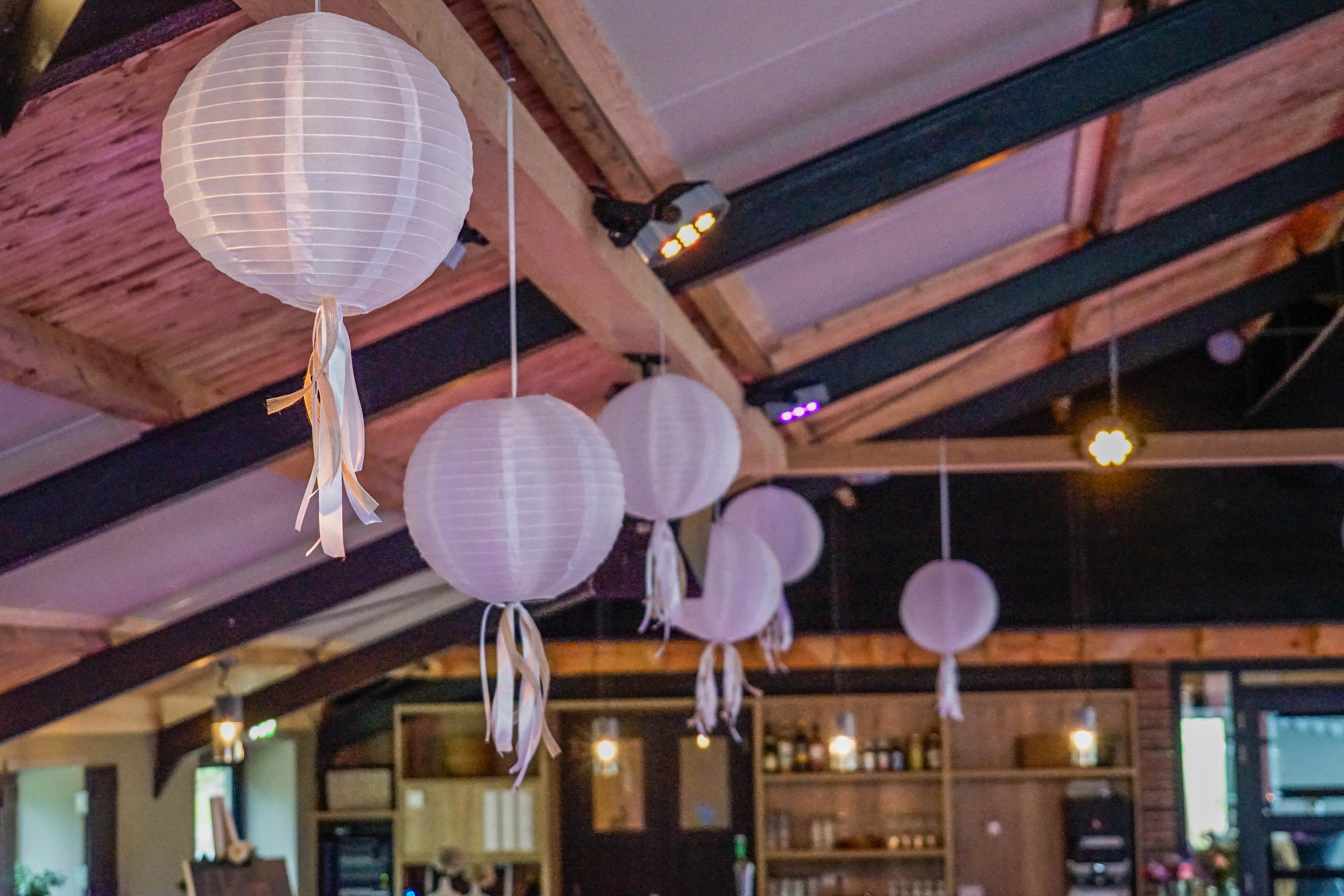 Trouw lampionnen in het Karnhuis | Boerderij de Boerinn
