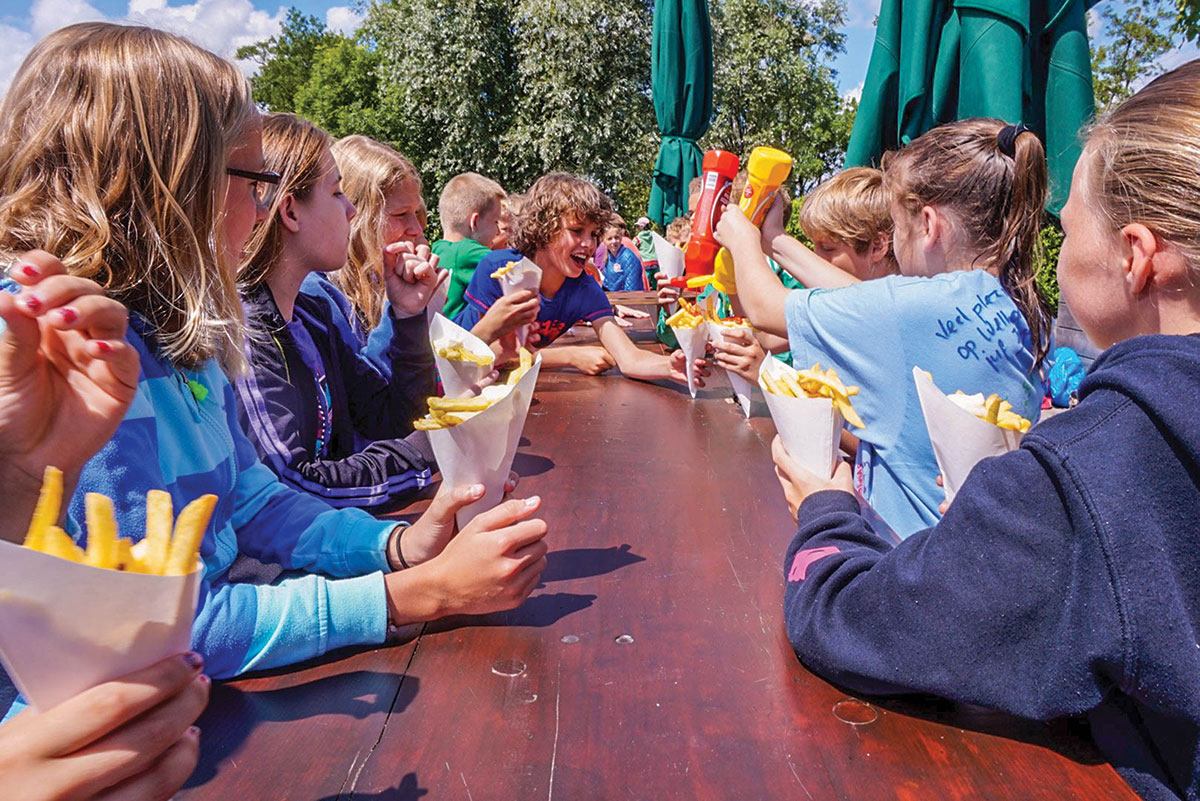 Frietjes eten | Boerderij de Boerinn