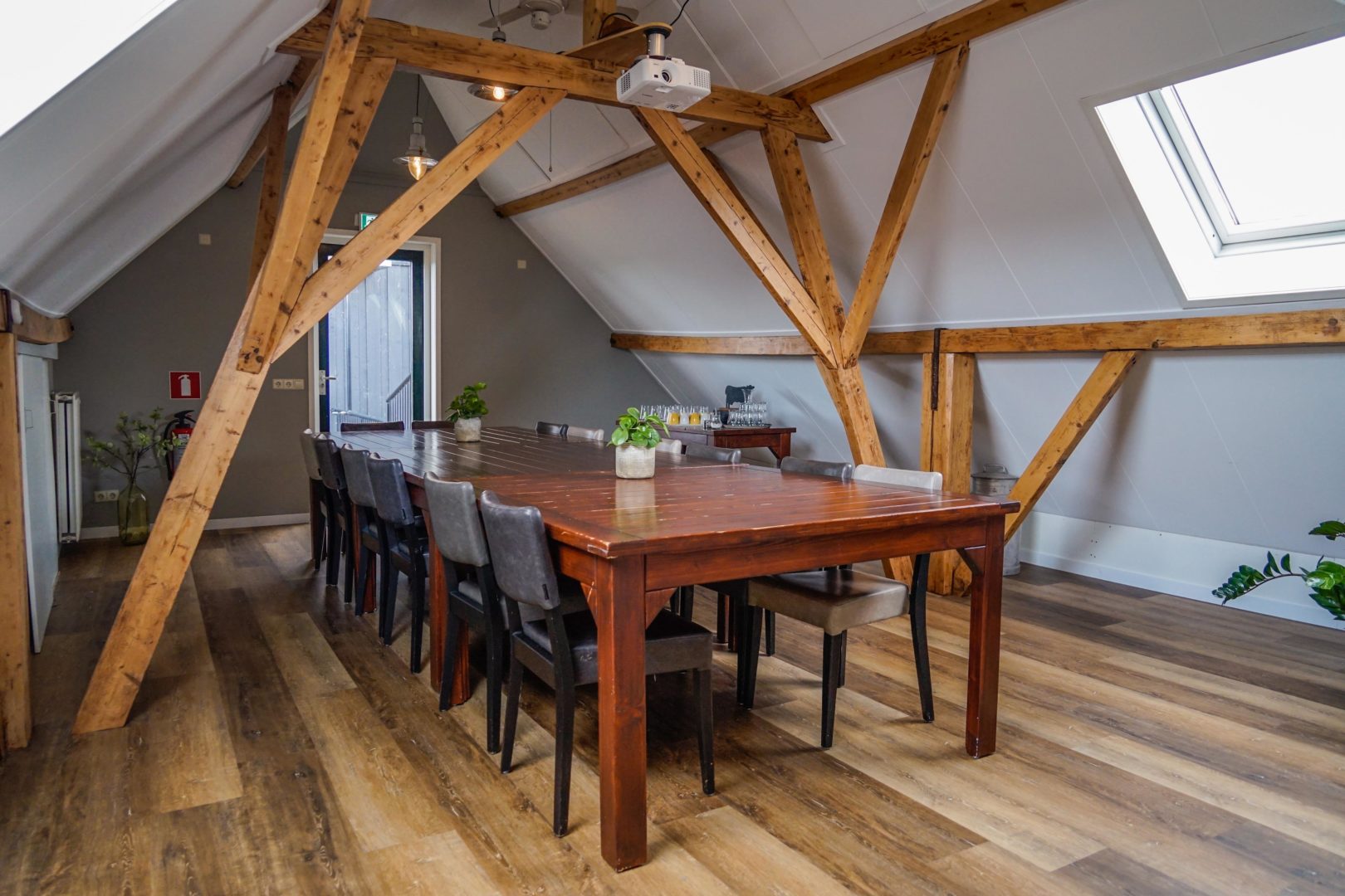 Unieke vergaderlocatie - Vergaderruimte De Hooizolder | Boerderij De Boerinn