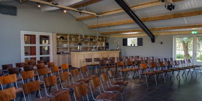 Het Grechthuis als een congresruimte met bar bij De Boerinn