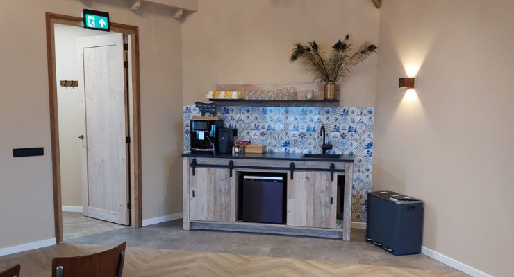 Keuken in vergaderruimte Polderzicht | Boerderij De Boerinn