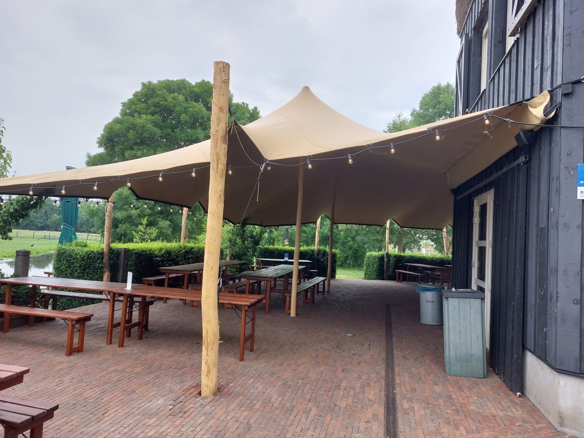 Eetgelegenheid buiten De Boerinn